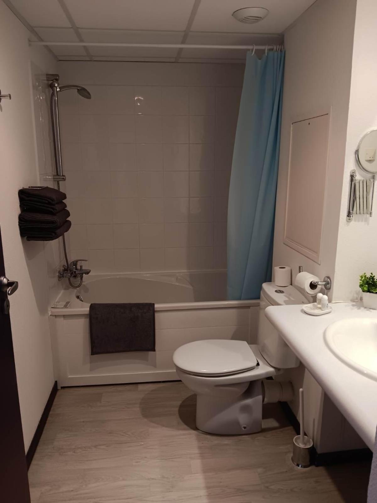 Studio 24M2 Au 4Eme Etage Ascenseur A Cote De La Gare Sncf 루르드 외부 사진